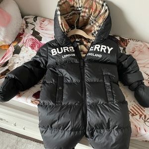 Infant Burberry Skylar snowsuit size 9 months (unisex)